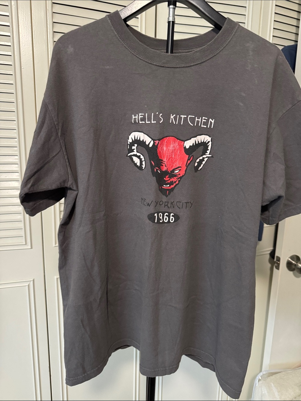 Mens Y2K Hell’s Kitchen Vintage Graphic Tee